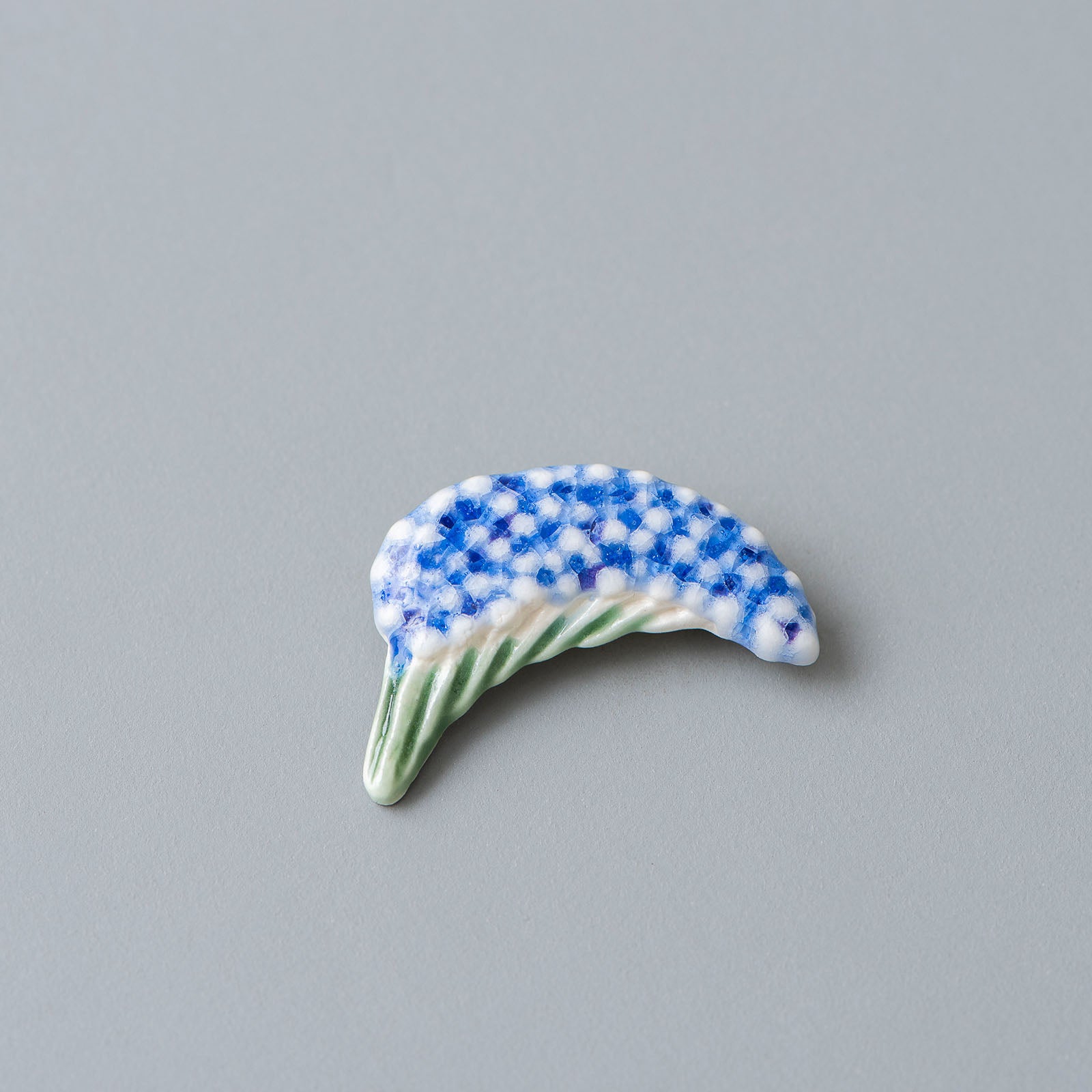 やきものブローチ
